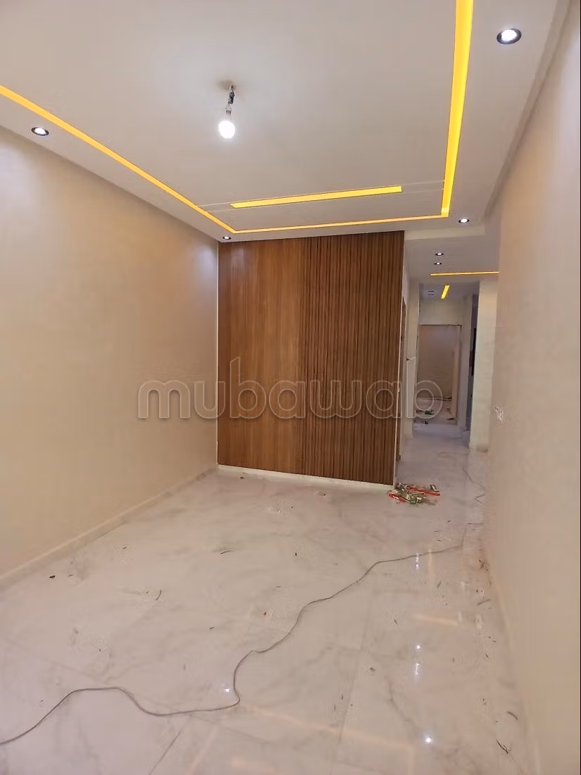 Appartement au deuxième étage avec deux escaliers