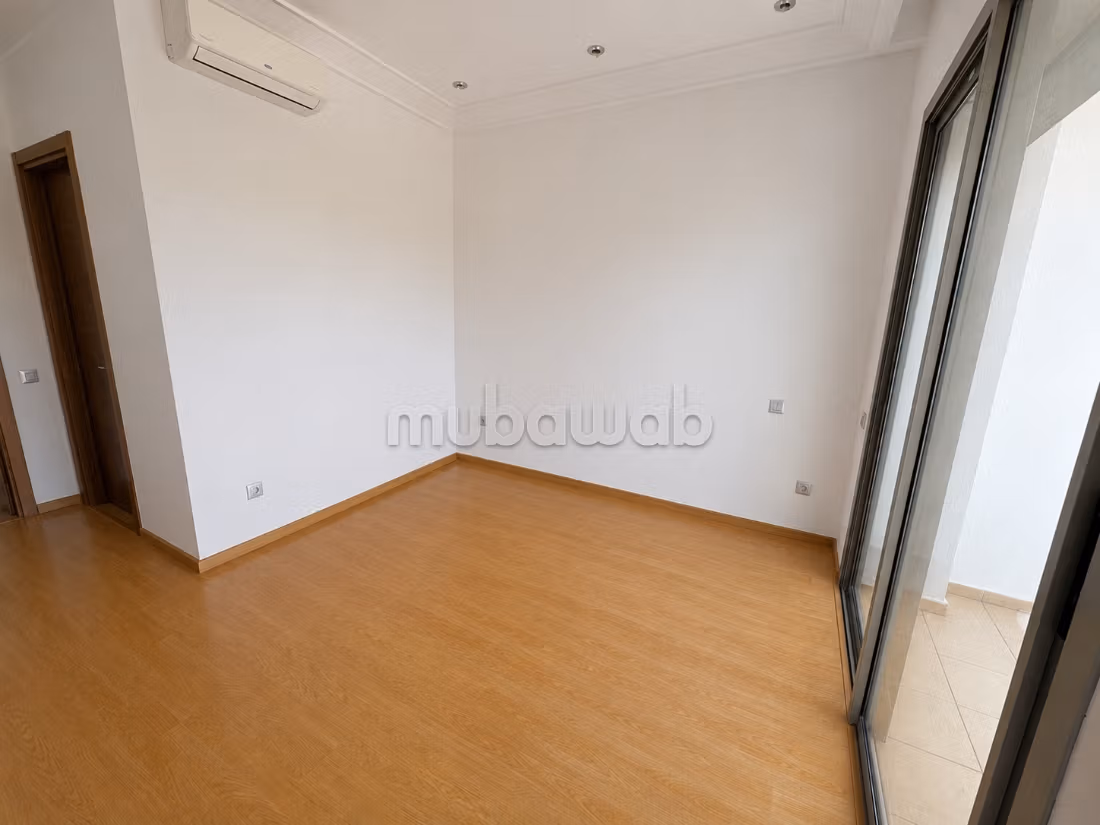 4-bedroom empty villa with pool