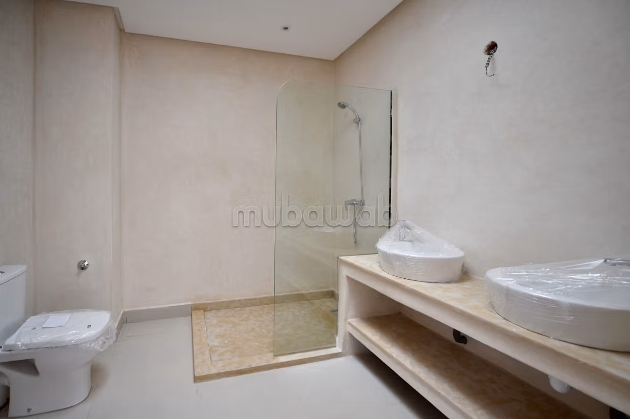 Location villa de luxe à Ain Diab.
Superficie 400 m².
Cheminée et climatisation