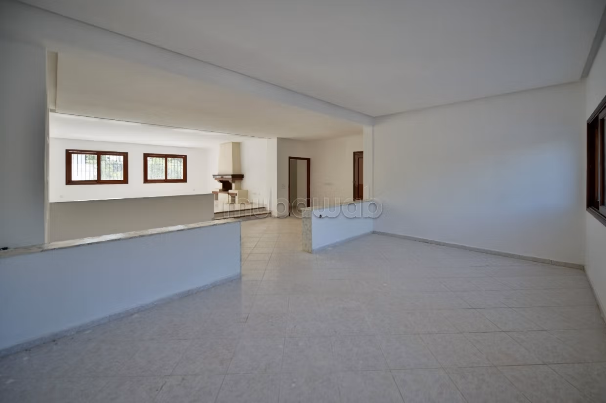 Location villa de luxe à Ain Diab.
Superficie 400 m².
Cheminée et climatisation