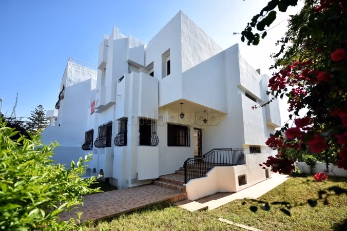Posizione villa di lusso ad Ain Diab. Superficie 400 m². Camino e aria condizionata