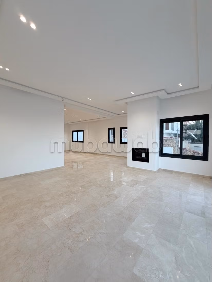 Luxe villa te koop met zwembad
