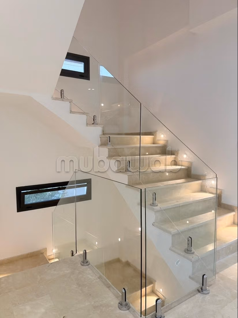 Luxe villa te koop met zwembad