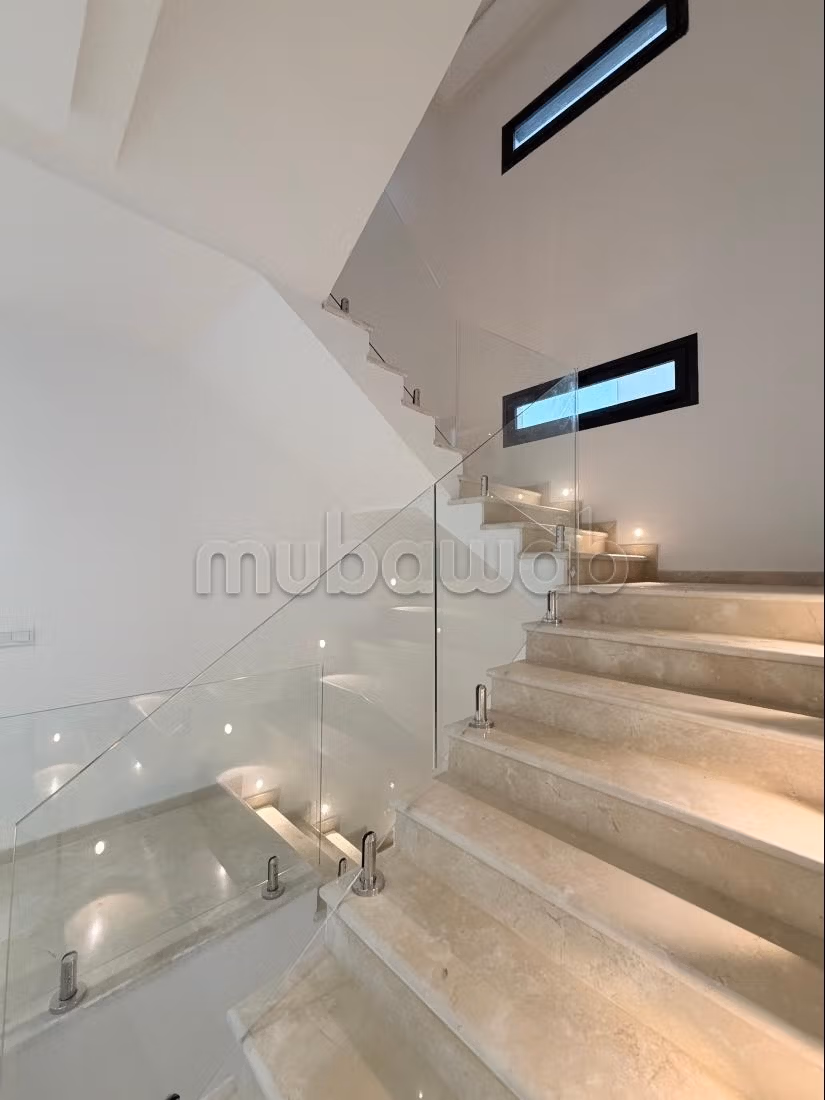 Luxe villa te koop met zwembad