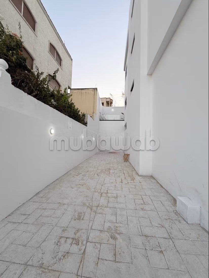Luxe villa te koop met zwembad