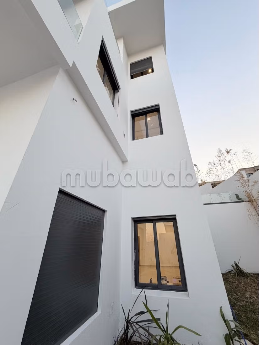 Luxe villa te koop met zwembad