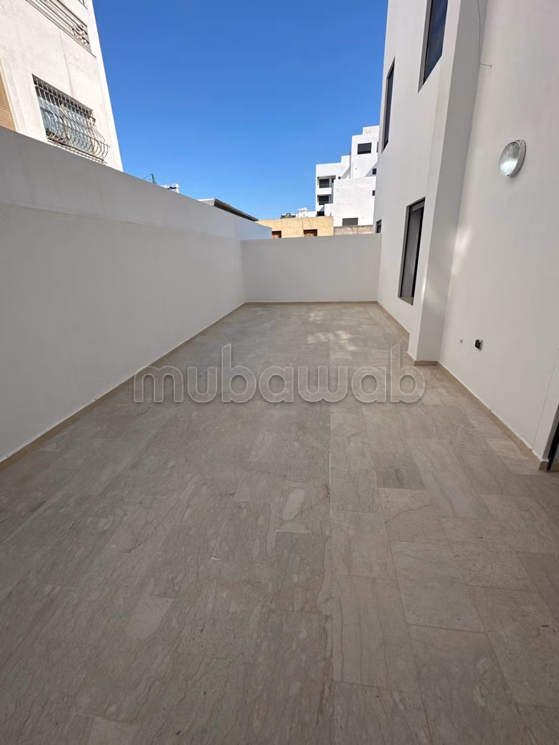 Studio Vide Pour Location longue durée 
Quartier des