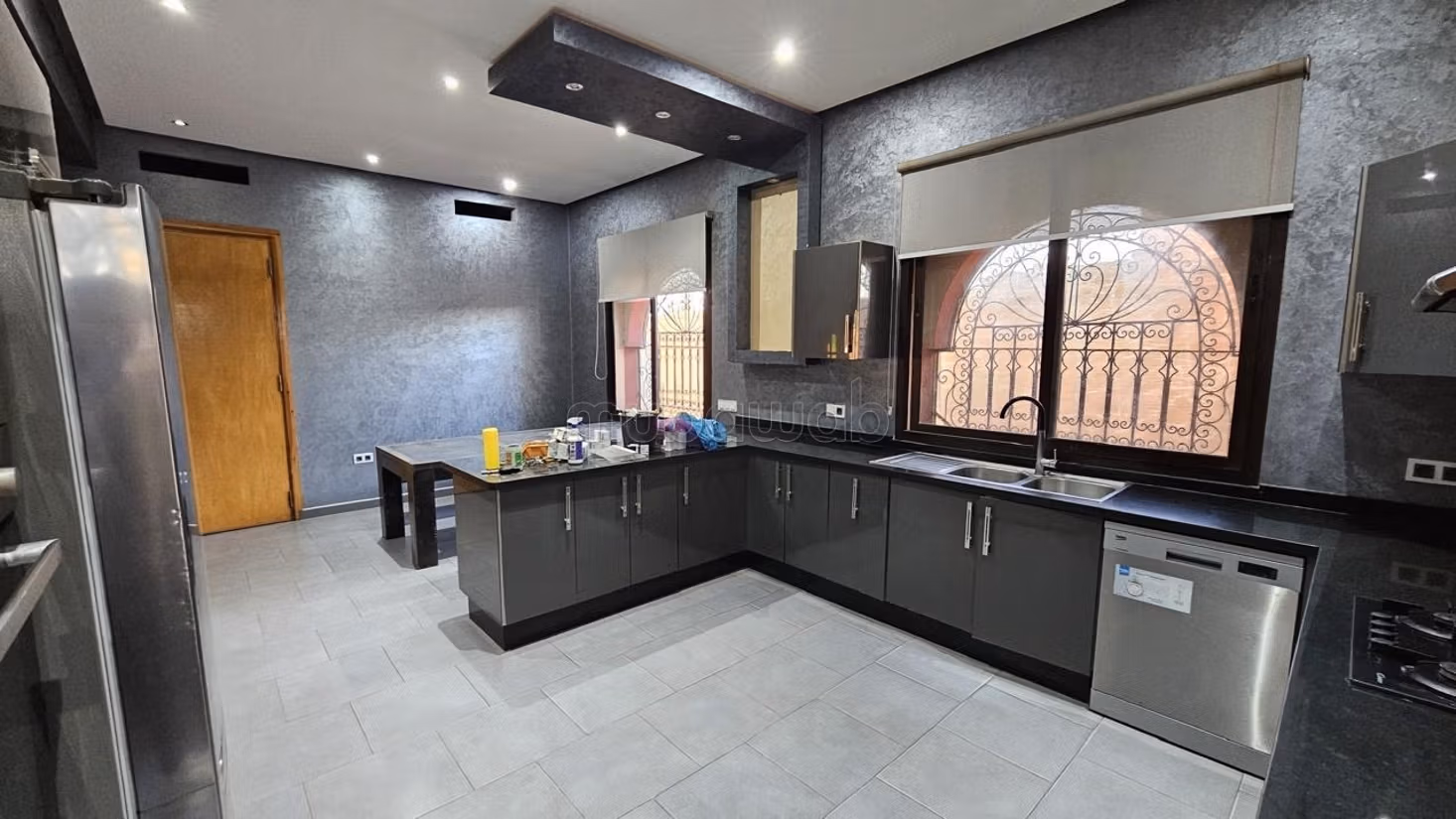 Villa 300 m² f Route de Fez — 12