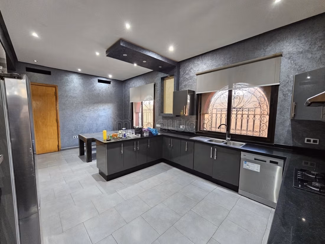 Villa 300 m² f Route de Fez — 4