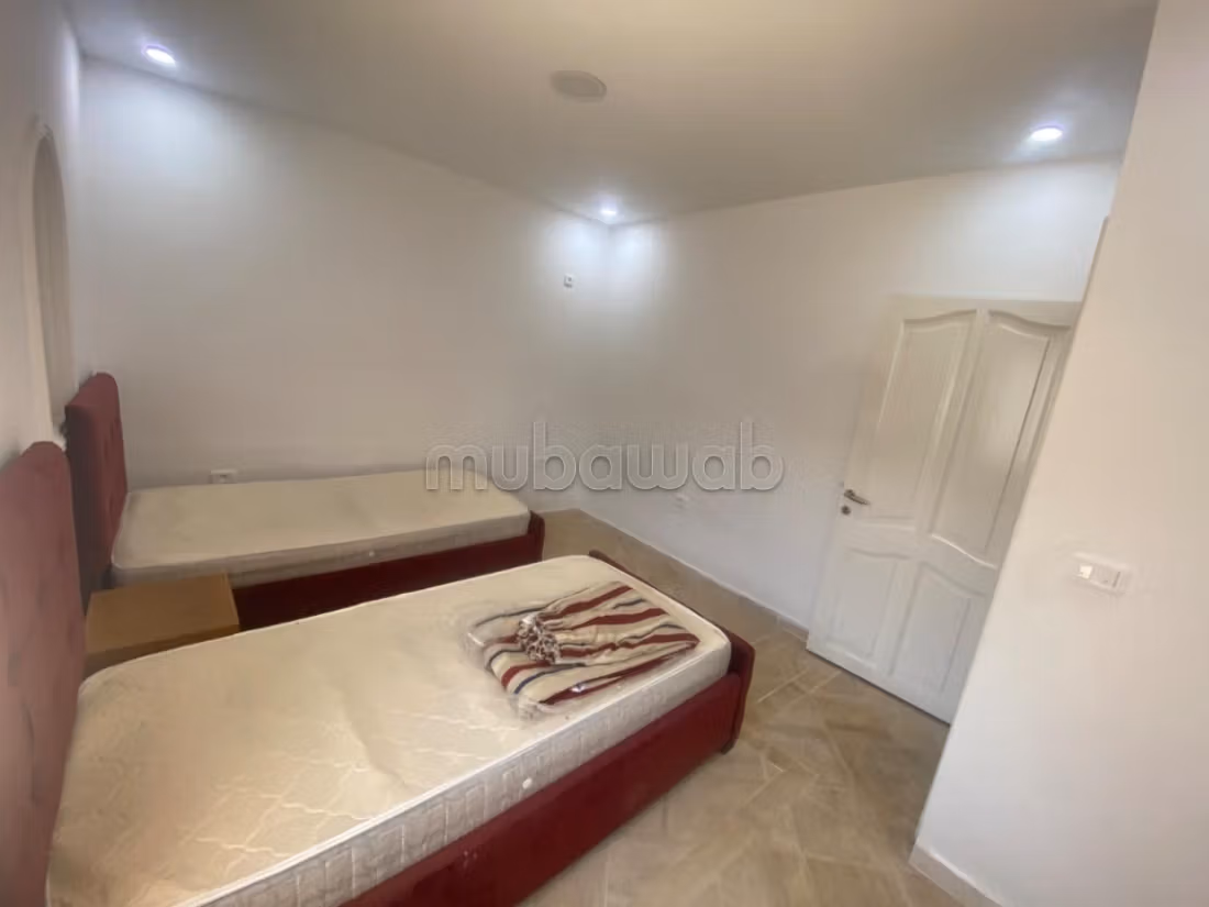 Piano di villa semi arredato