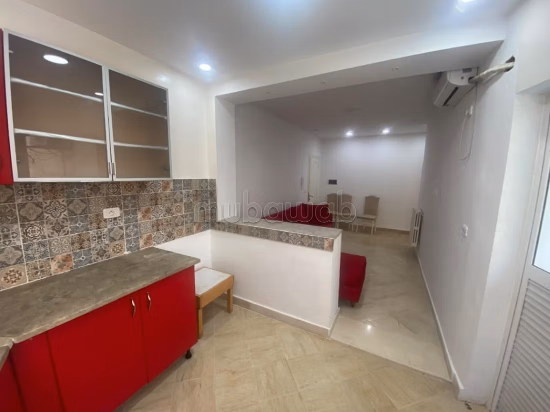 Piano di villa semi arredato