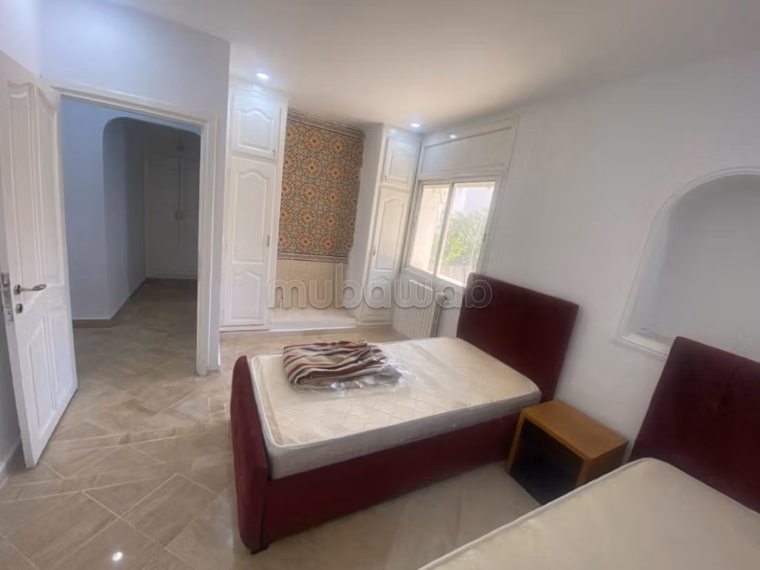 Piano di villa semi arredato