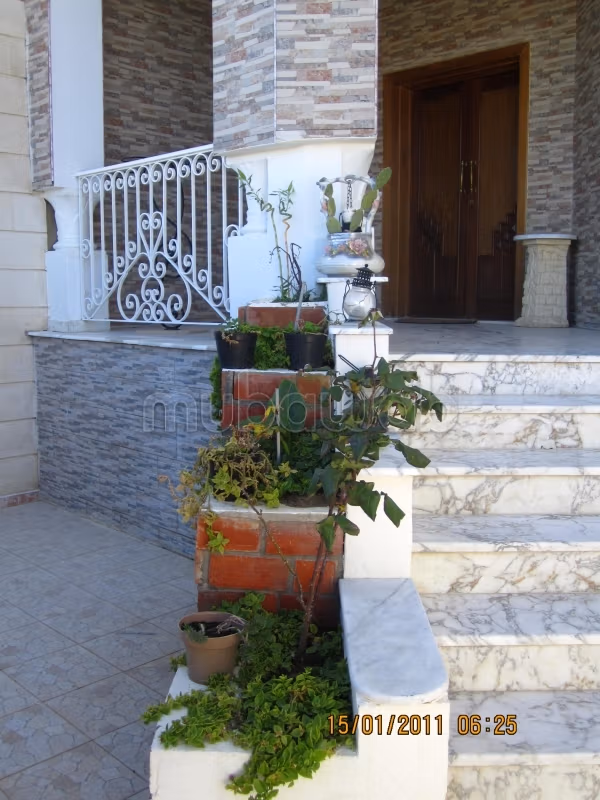 Particulier vent belle et spacieuse villa