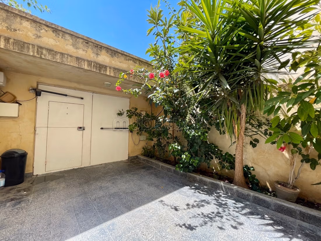 Duplex arredato S3, Alain Savary