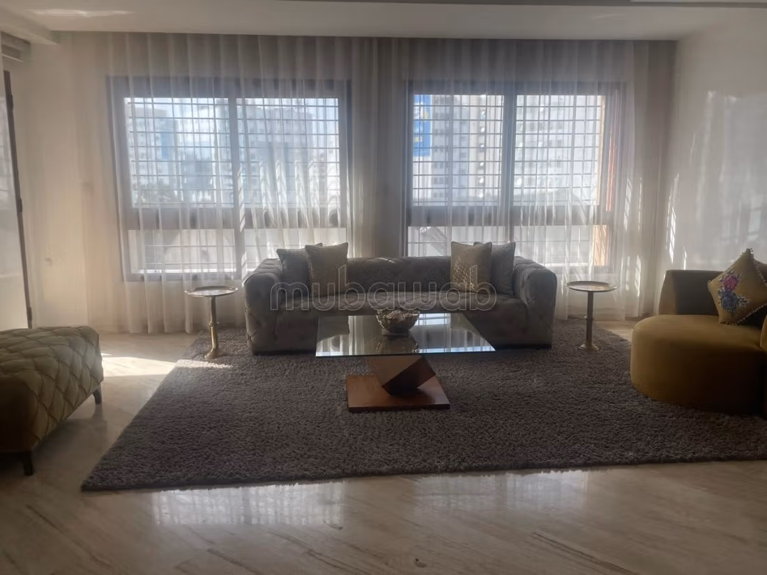 Bel appartement en location à Palmier.
Surface totale 170 m².
Bien meublé