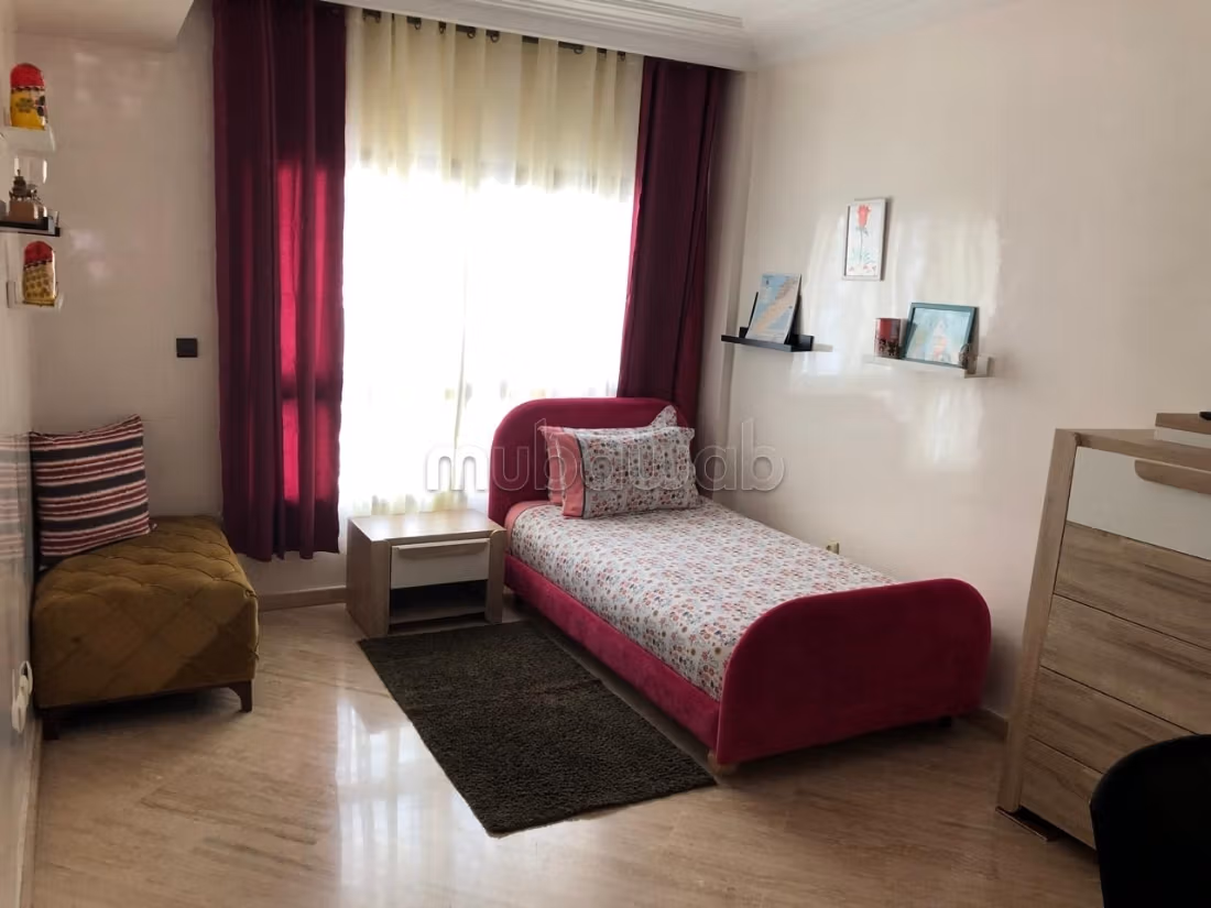 Bel appartement en location à Palmier.
Surface totale 170 m².
Bien meublé — 4