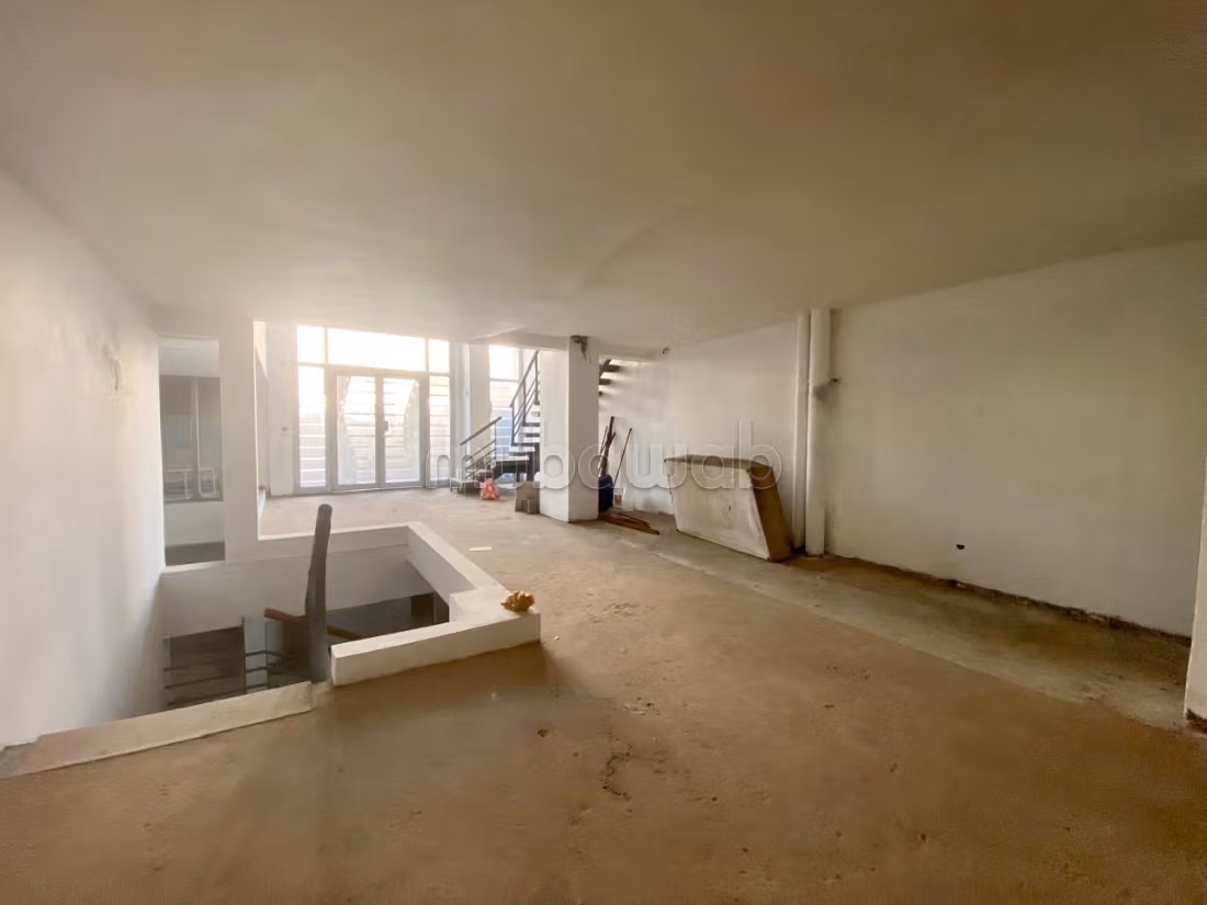 Local comercial 363m Racine Rd pt des Sports