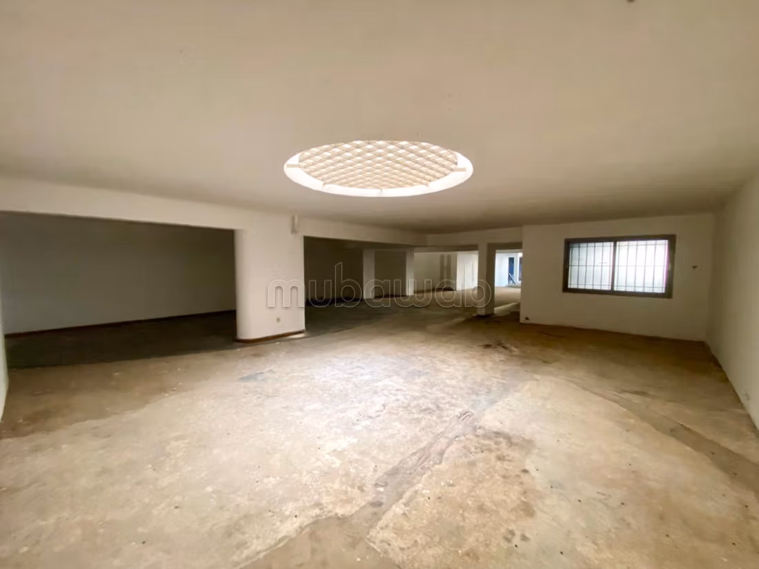 Local comercial 363m Racine Rd pt des Sports