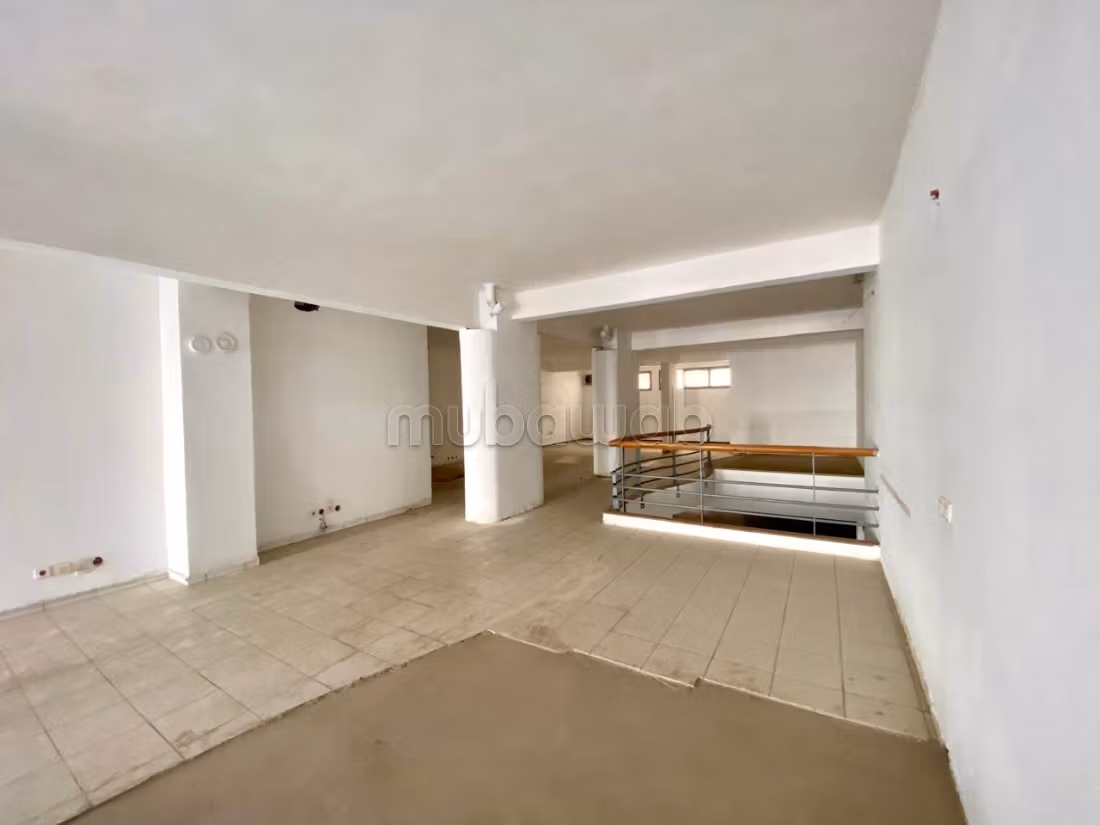 Local comercial 363m Racine Rd pt des Sports
