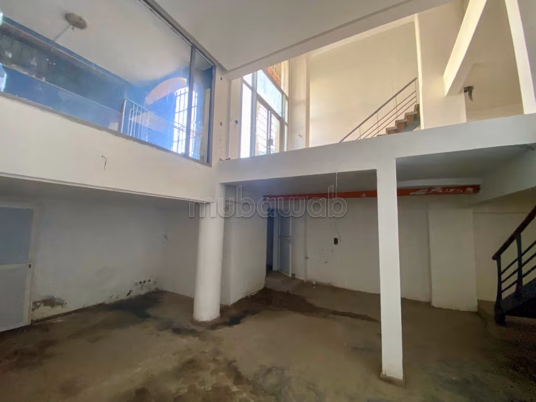 Local comercial 363m Racine Rd pt des Sports