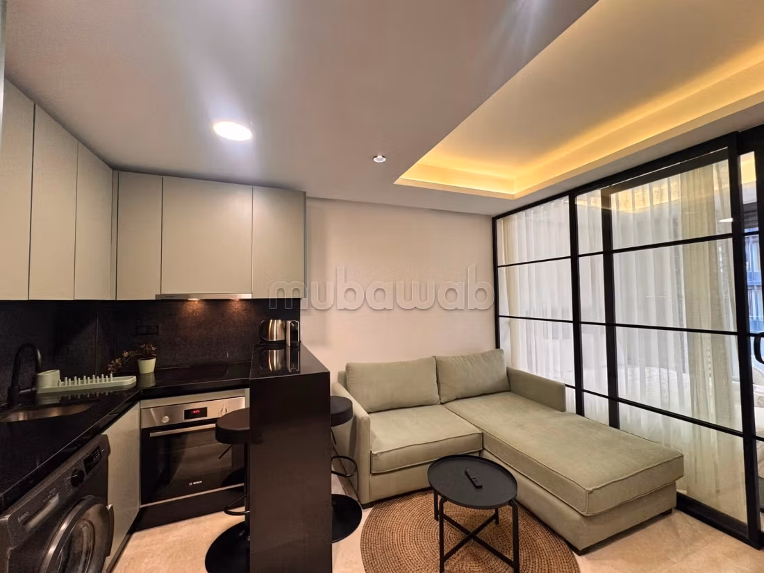 Beaux studios meublés à louer uptown 
cfc — 2