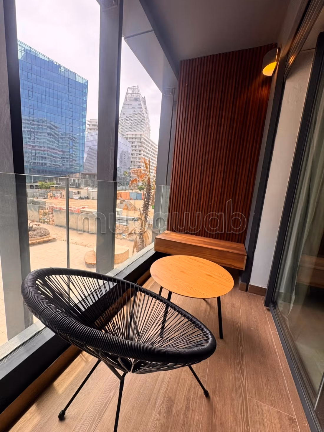 Beaux studios meublés à louer uptown 
cfc — 4