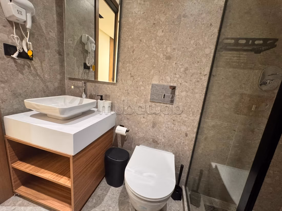 Beaux studios meublés à louer uptown 
cfc — 6