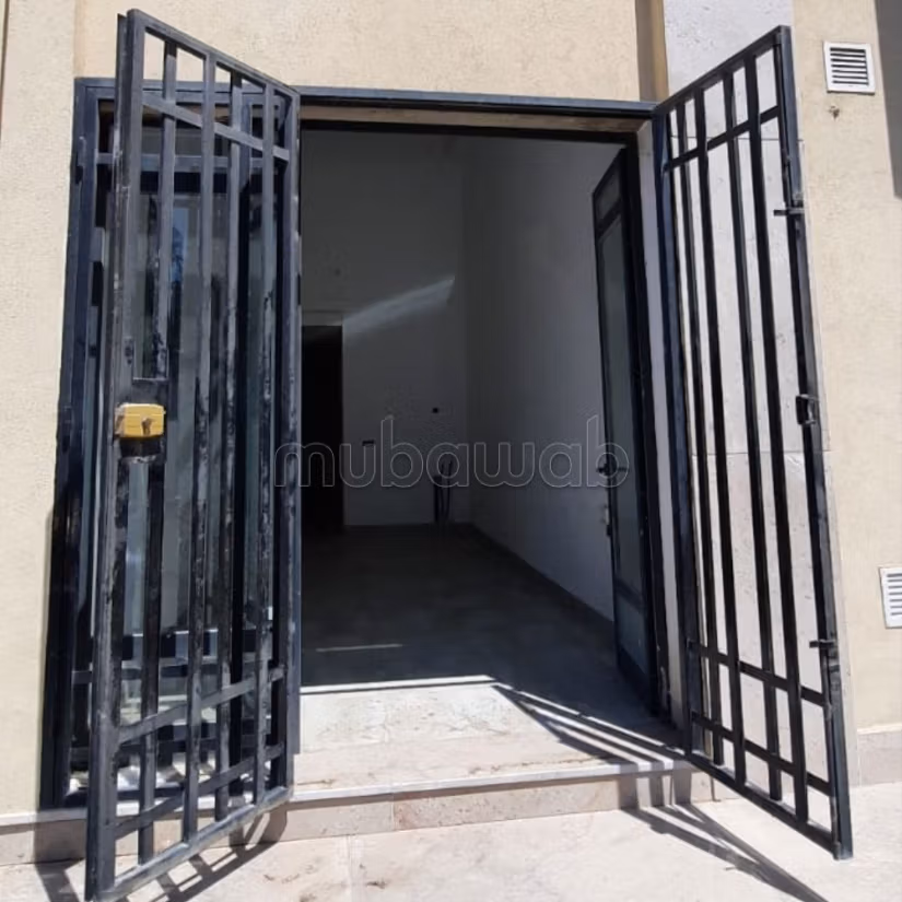In affitto spazio commerciale a Chotrana 1