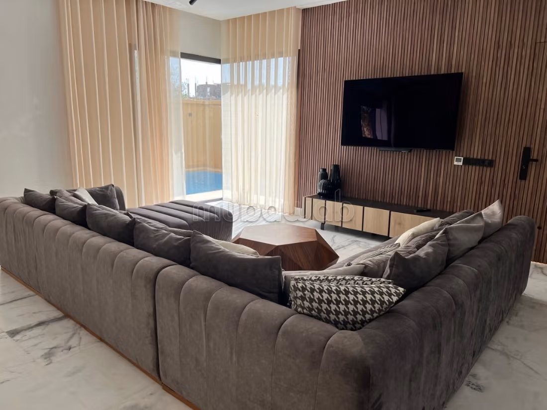 Sous location villa de luxe à Route Amizmiz. 
6 pièces confortables. 
Bien meublé