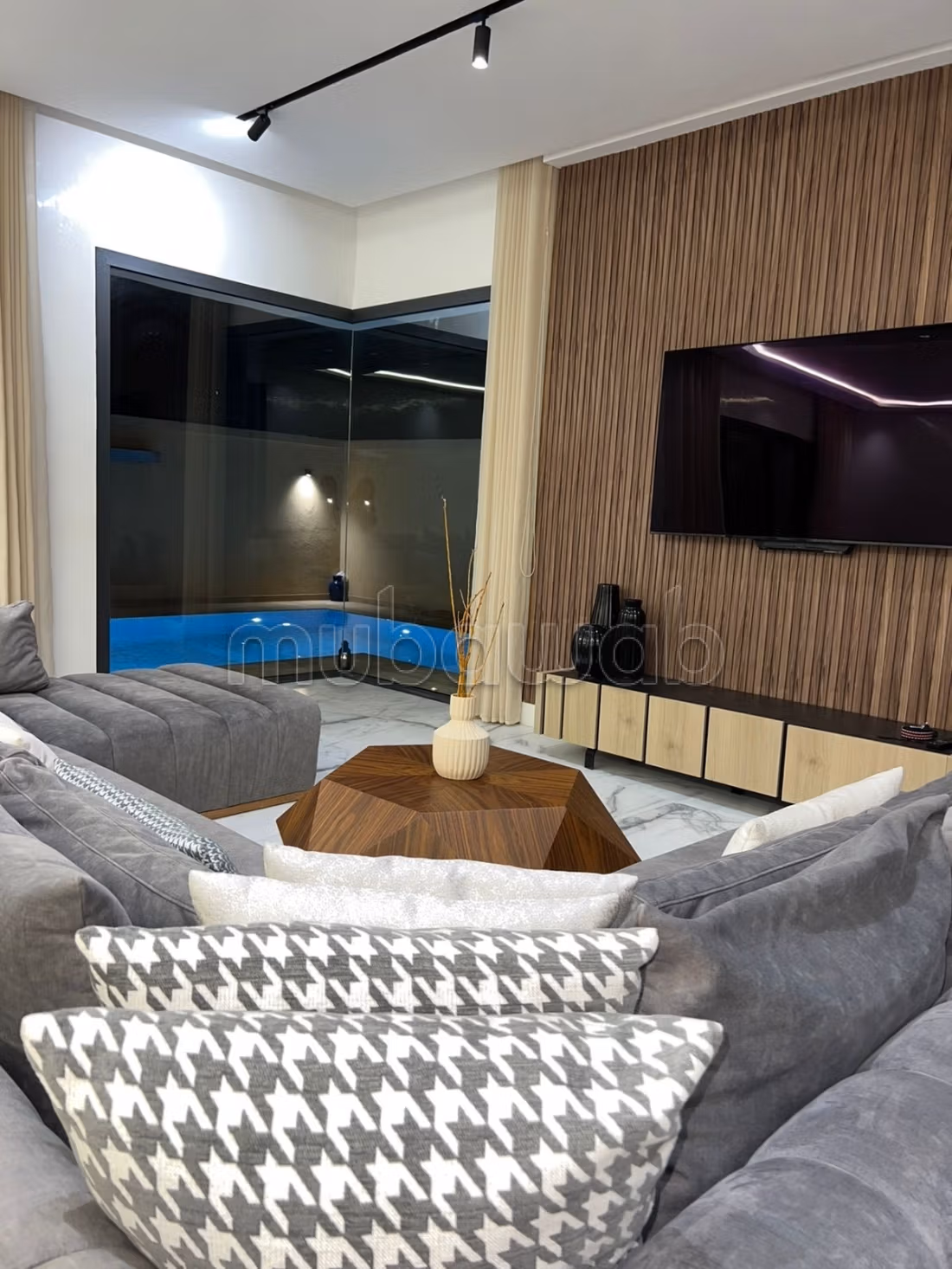 Sous location villa de luxe à Route Amizmiz. 
6 pièces confortables. 
Bien meublé