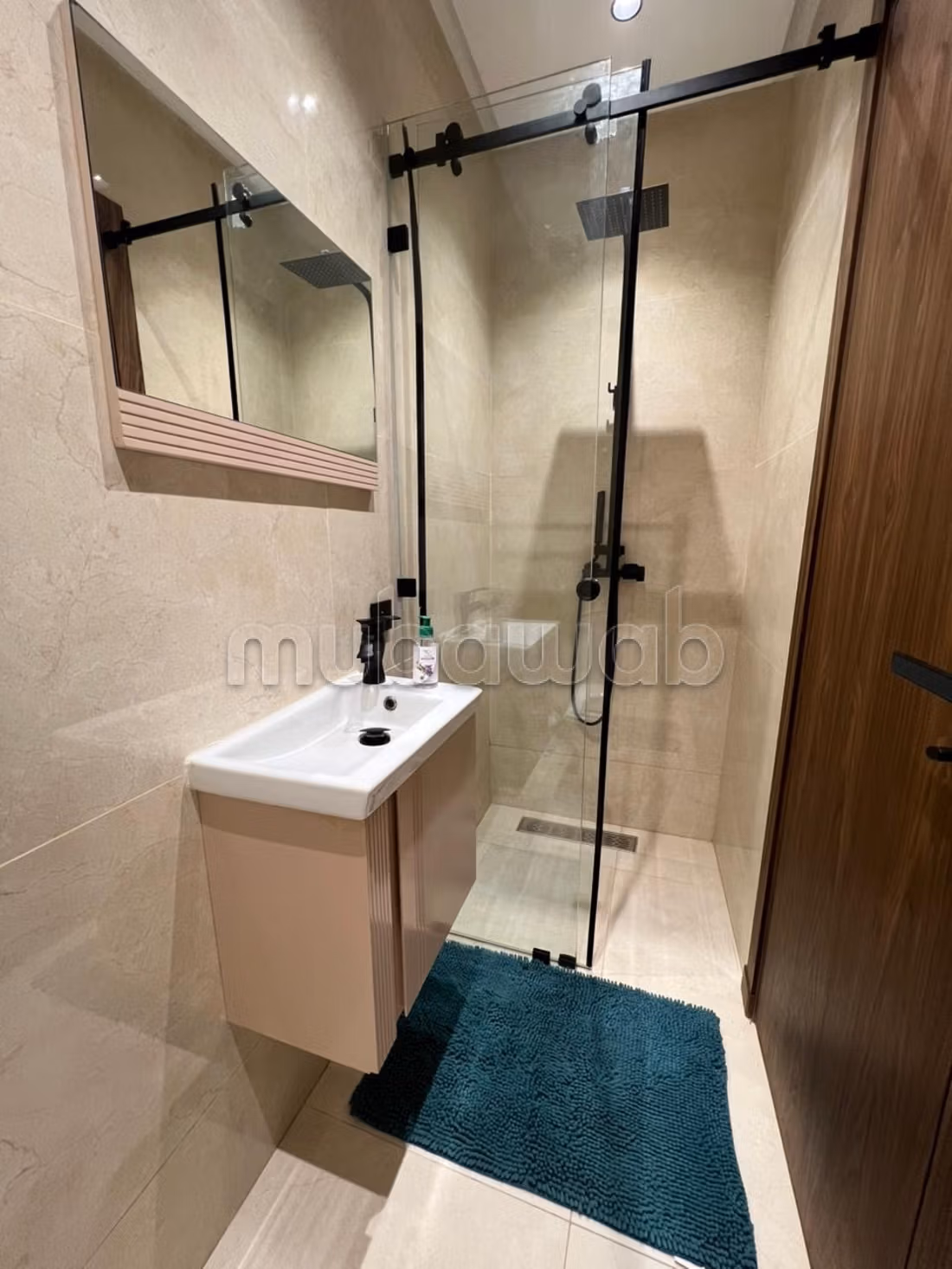 Sous location villa de luxe à Route Amizmiz. 
6 pièces confortables. 
Bien meublé