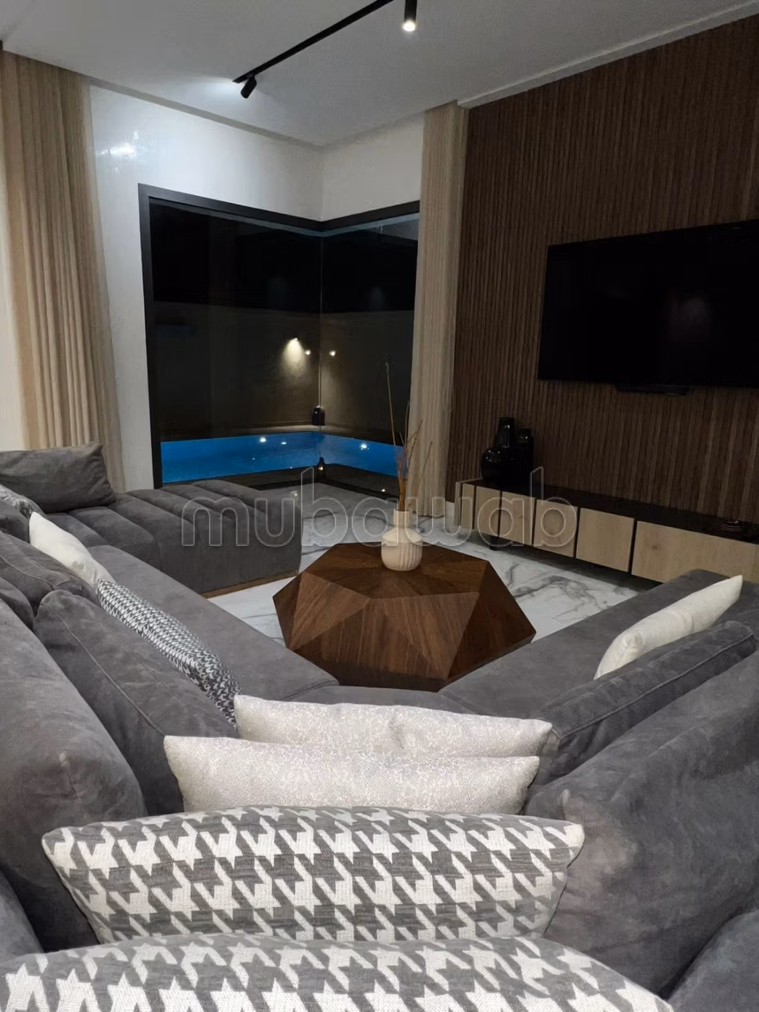 Sous location villa de luxe à Route Amizmiz. 
6 pièces confortables. 
Bien meublé