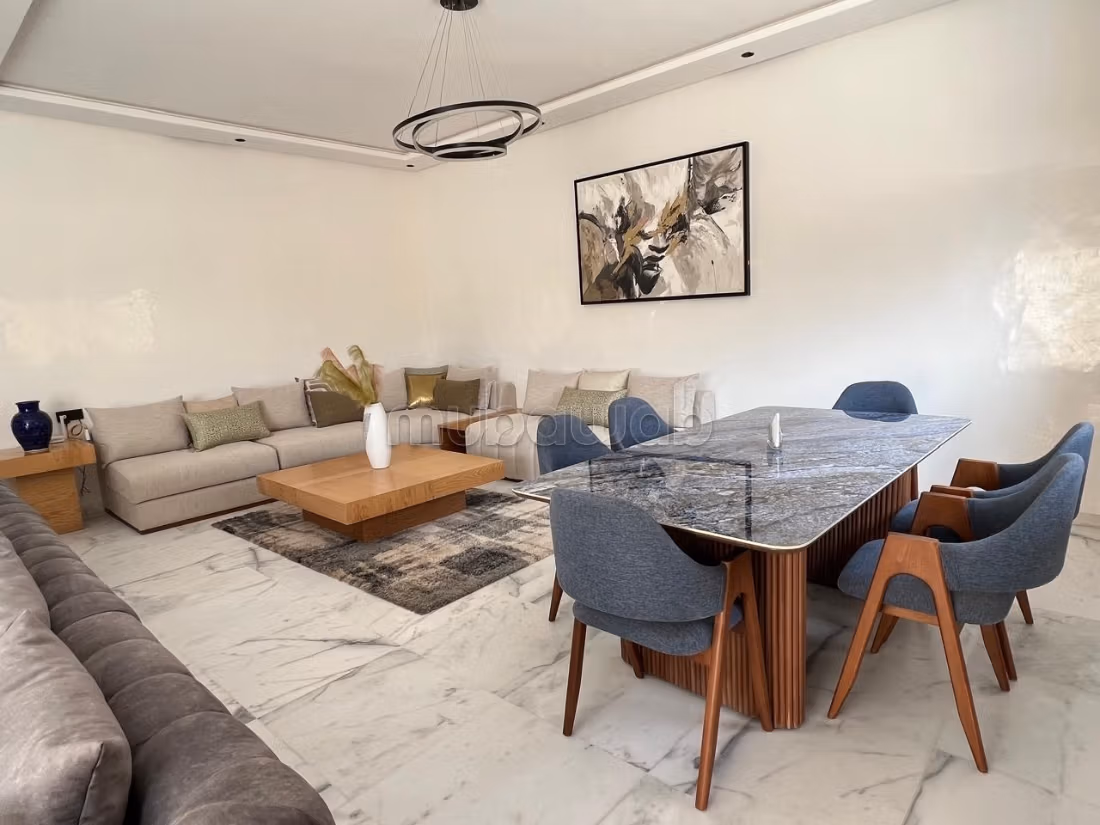 Sous location villa de luxe à Route Amizmiz. 
6 pièces confortables. 
Bien meublé