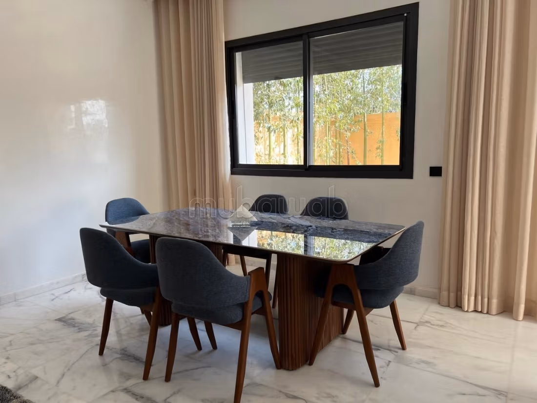 Sous location villa de luxe à Route Amizmiz. 
6 pièces confortables. 
Bien meublé