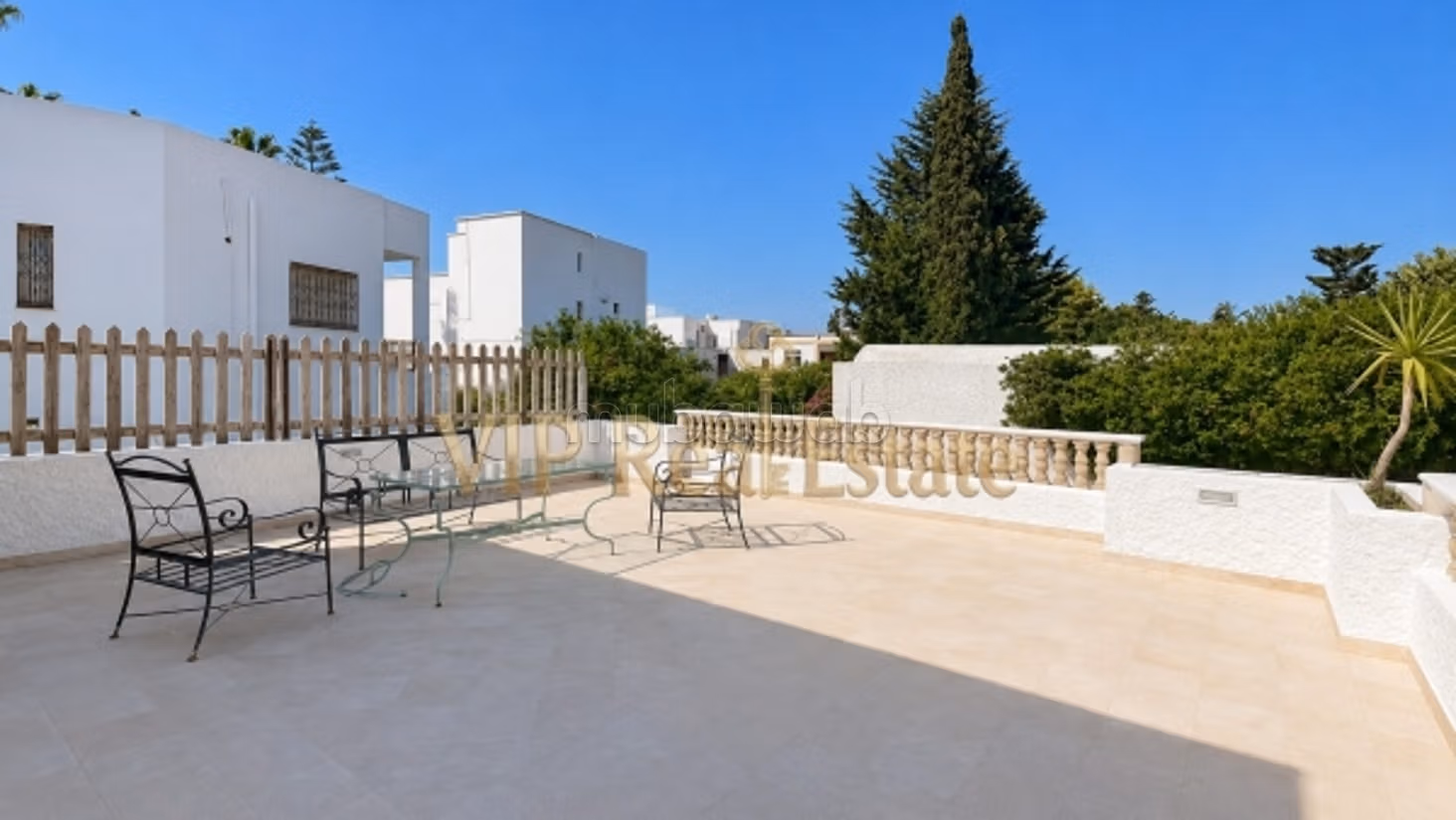 For rent: a high-standing villa floor in Aouina