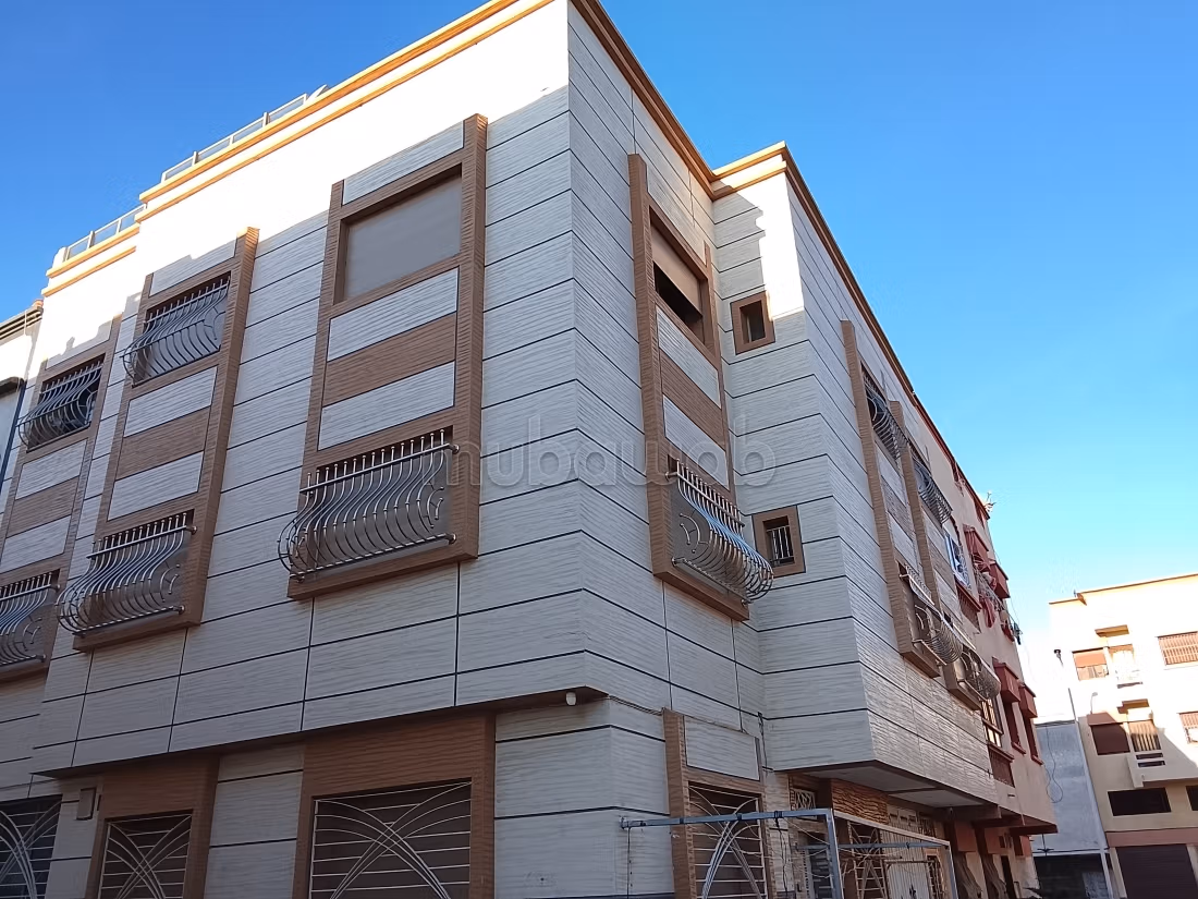 Appartement en vente à Narjiss. 4 grandes pièces