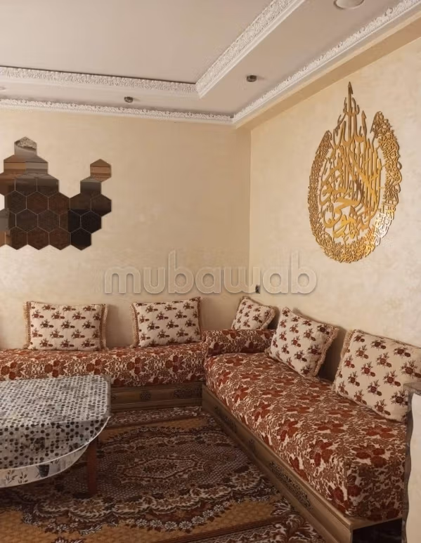 Mooie appartement te koop in Asilah. 2 grote kamers. Authentieke lounge, schotelantenne