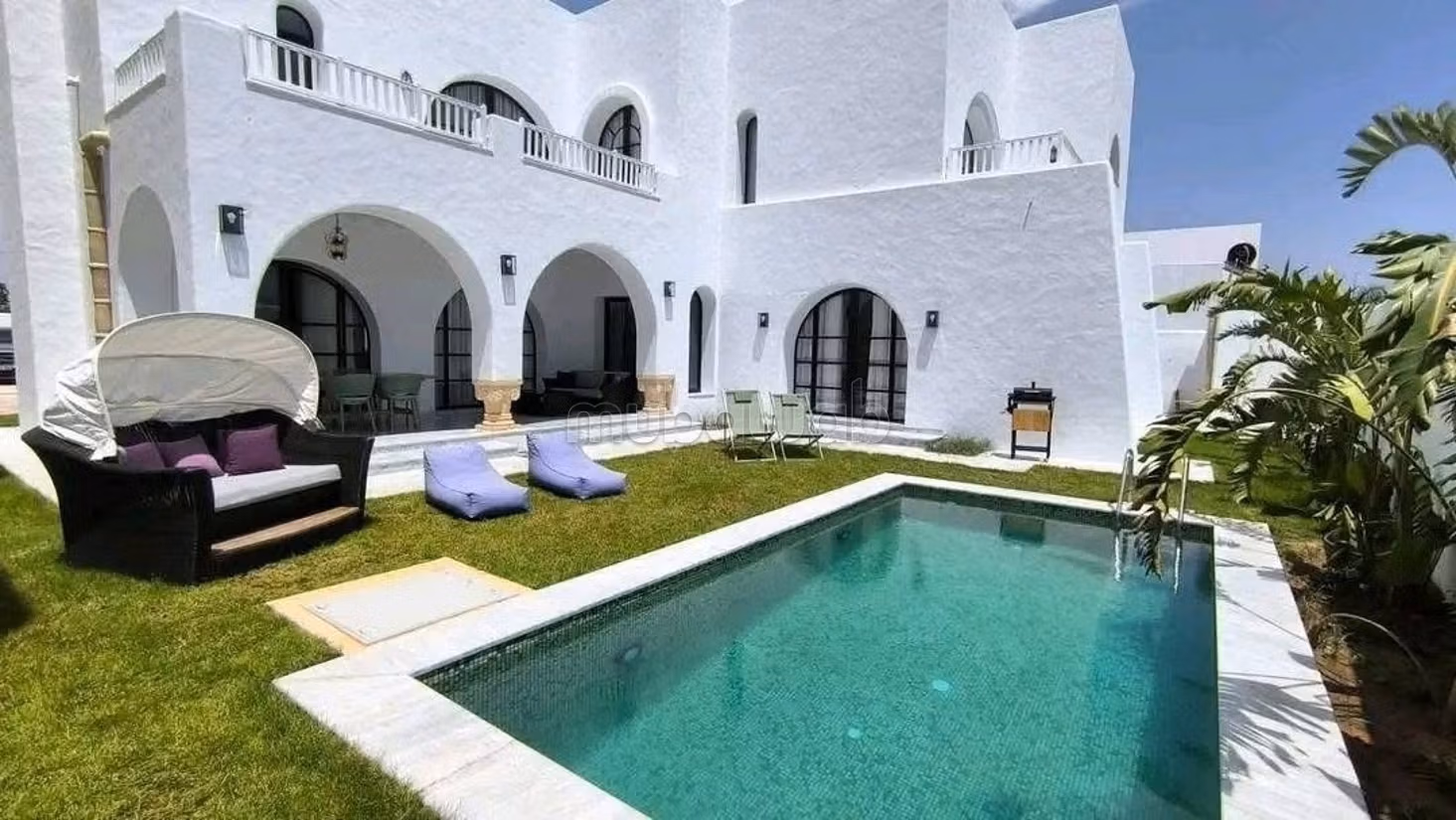 Location saisonnière villa de luxe à Hammamet. Surface de 350 m². Conciergerie à disposition, système de climatisation