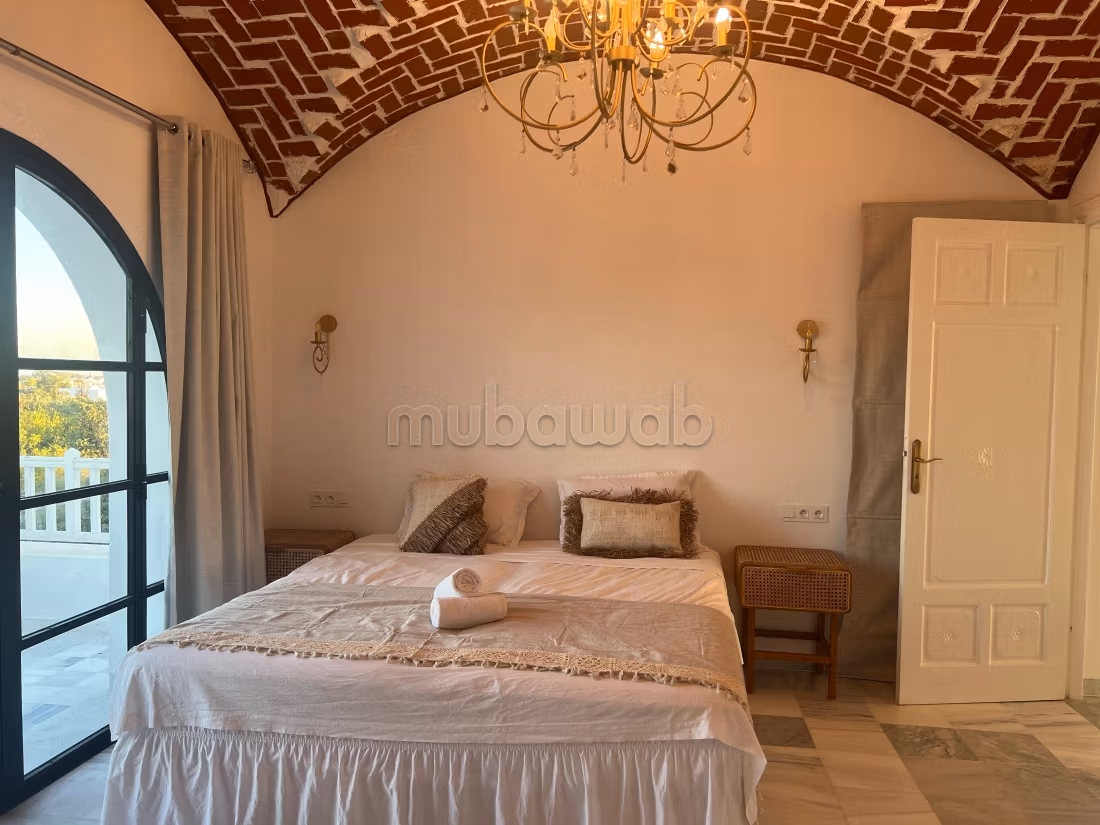 Location saisonnière villa de luxe à Hammamet. Surface de 350 m². Conciergerie à disposition, système de climatisation