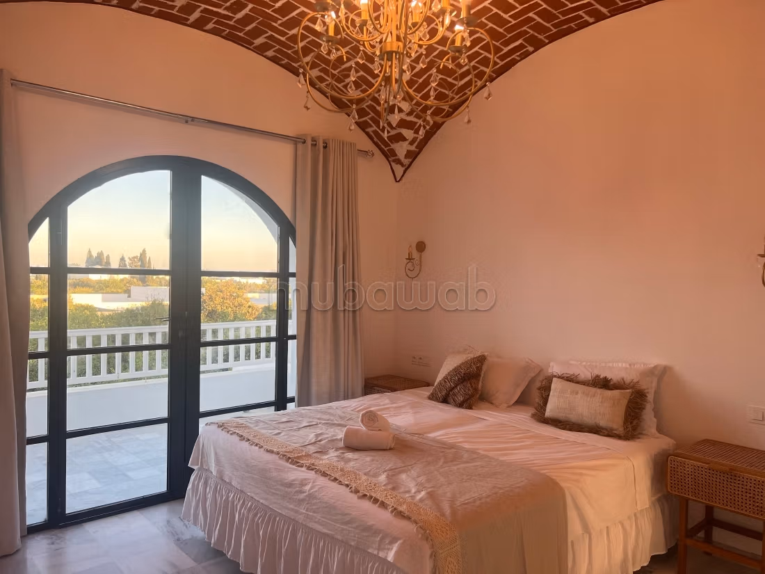 Location saisonnière villa de luxe à Hammamet. Surface de 350 m². Conciergerie à disposition, système de climatisation