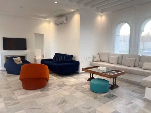 Location saisonnière villa de luxe à Hammamet. Surface de 350 m². Conciergerie à disposition, système de climatisation