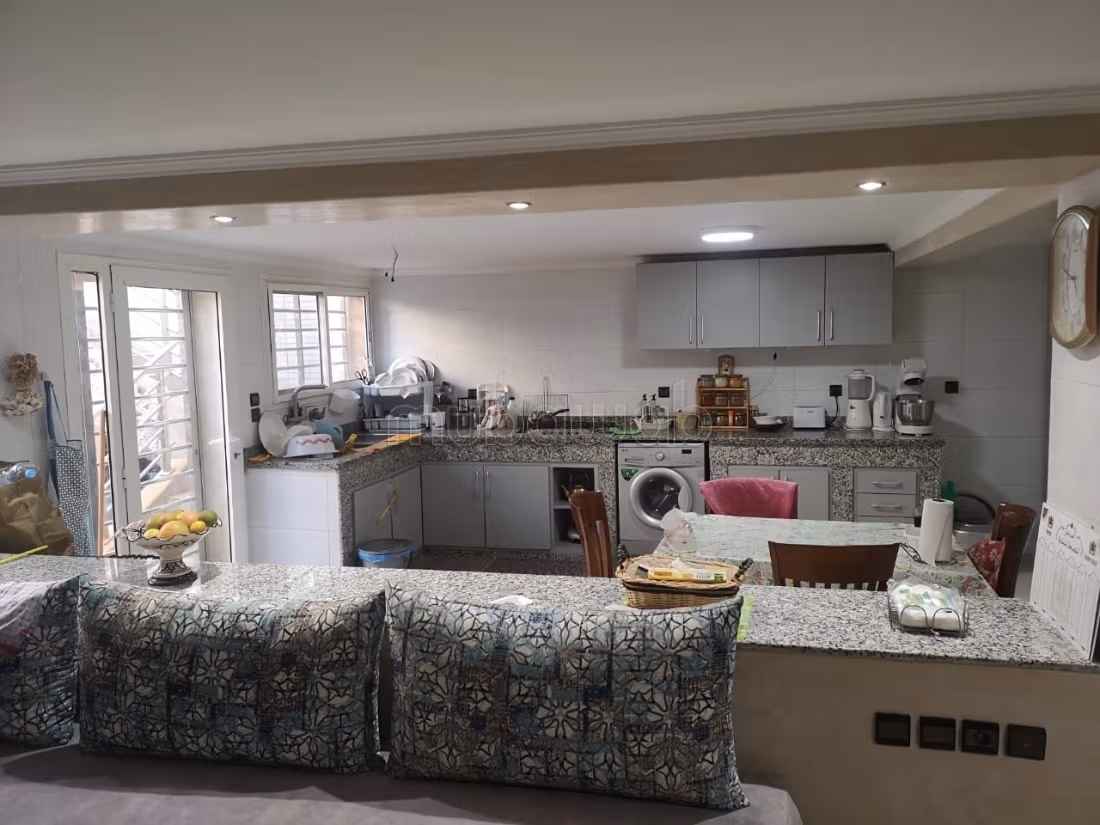 Luxe villa te koop in Sidi Yahya Zaer. Oppervlakte van 397 m². Goed ingericht