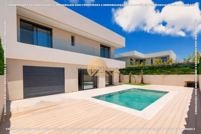 Empty villa for rent in Golf Akenza with private pool and view of the Atlas