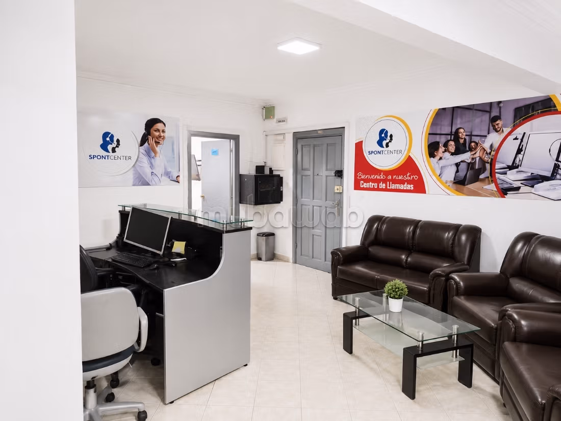 Plateau de bureaux de 140 m², entièrement équipé, à louer – Eau et électricité incluses