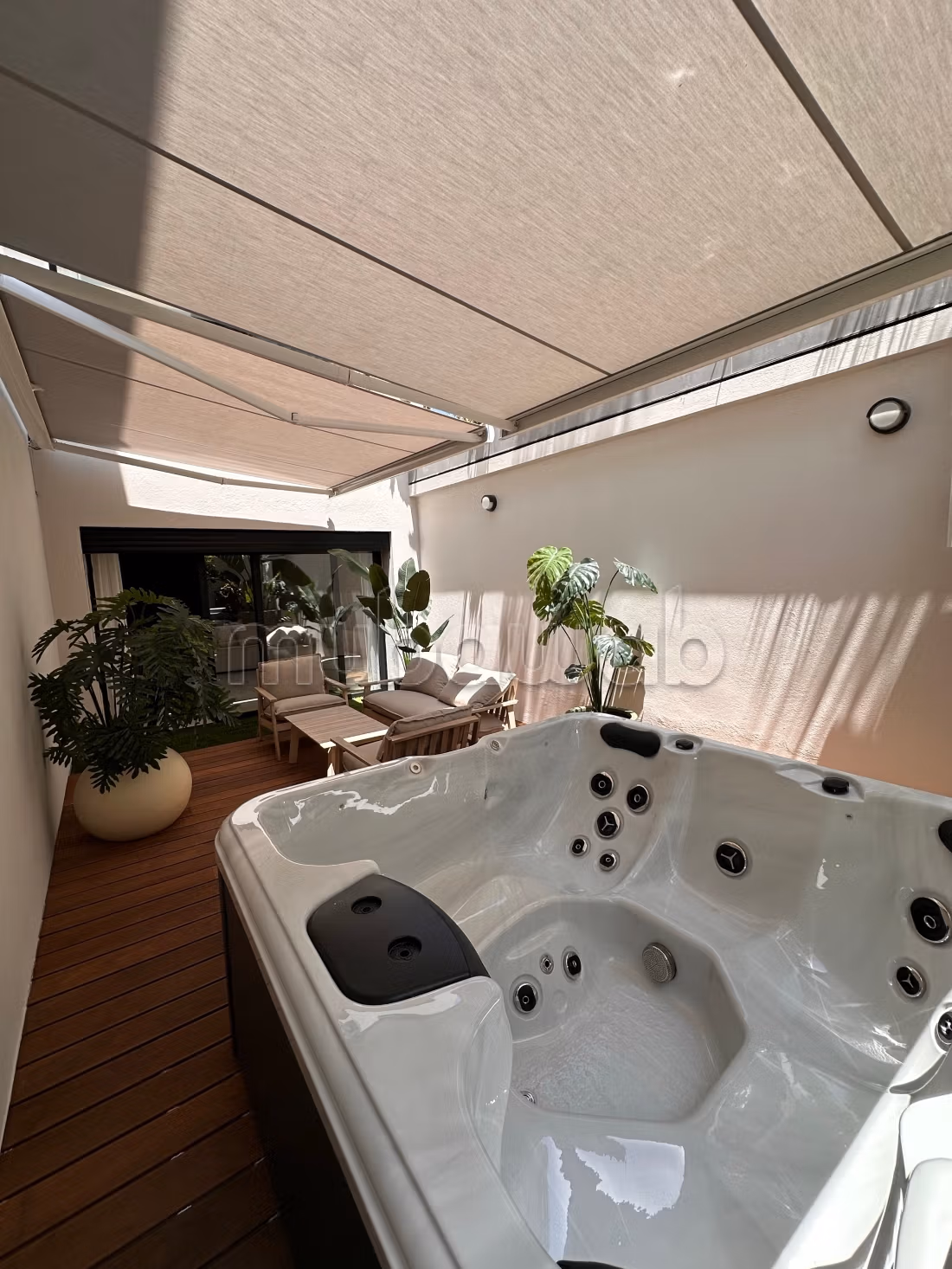 Appartement à louer à Riviera.
Superficie 120 m².
Meublé