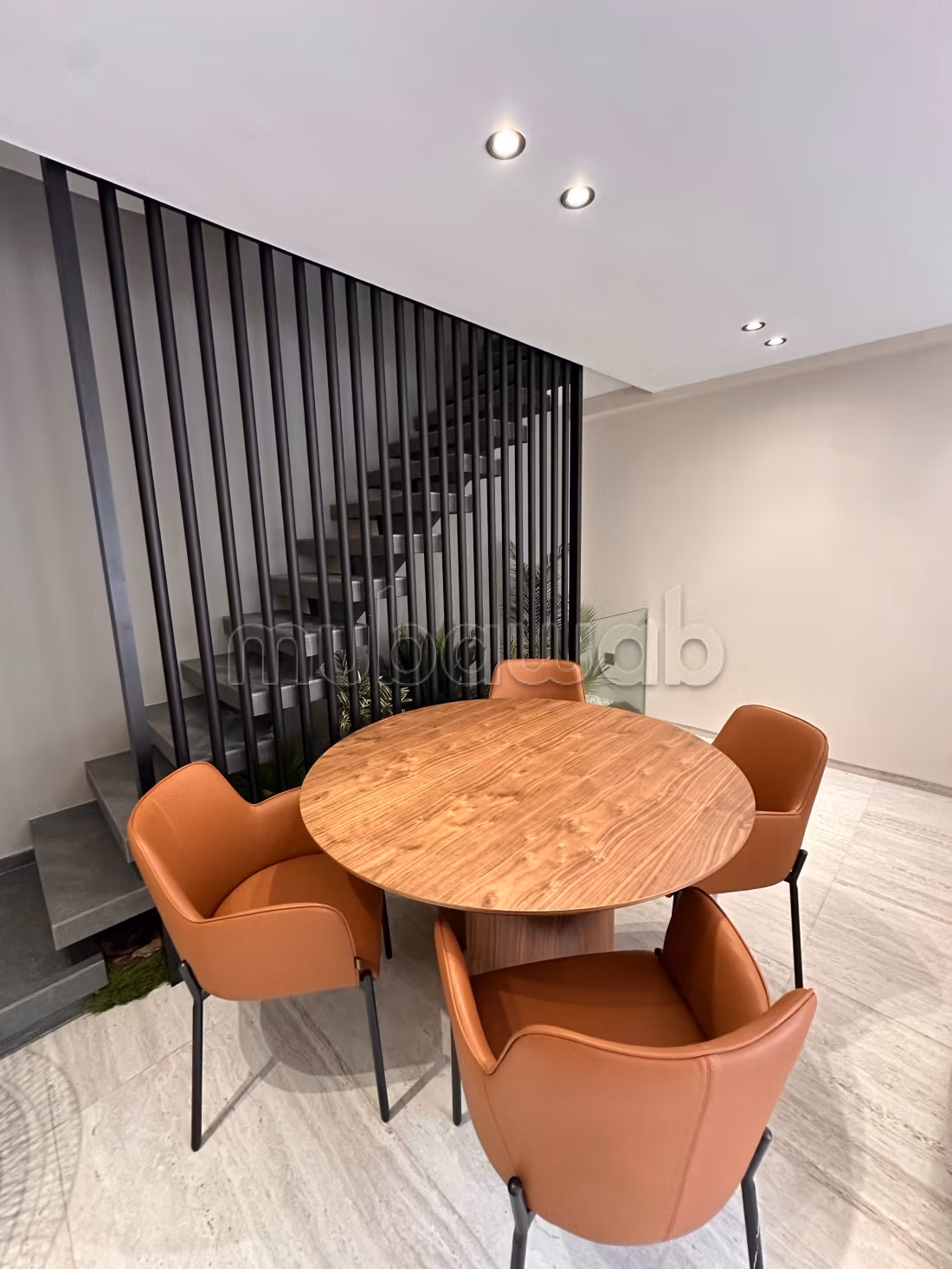 Appartement à louer à Riviera.
Superficie 120 m².
Meublé — 3