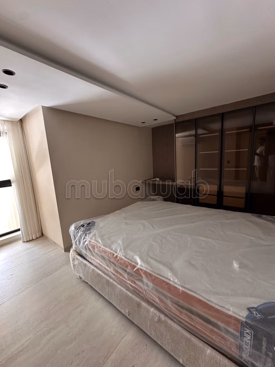 Appartement à louer à Riviera.
Superficie 120 m².
Meublé — 5