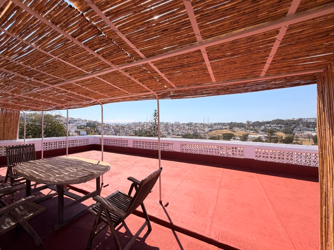 Belle villa à louer MEUBLÉE à JBEL KBIR TANGER