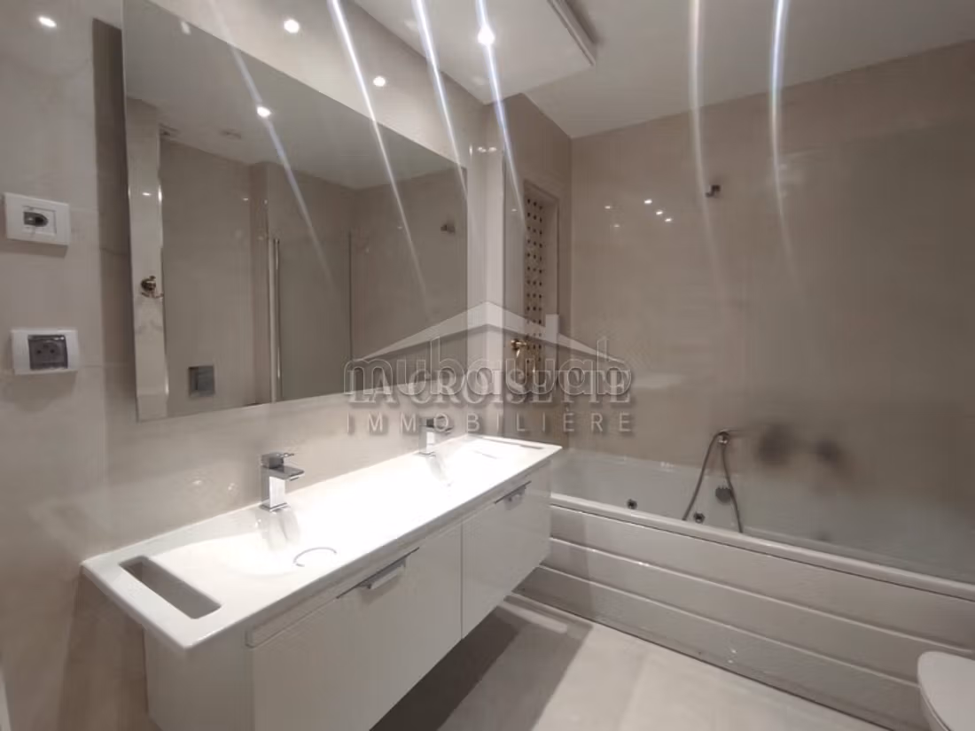 Furnished S3 apartment with garden in Lac2