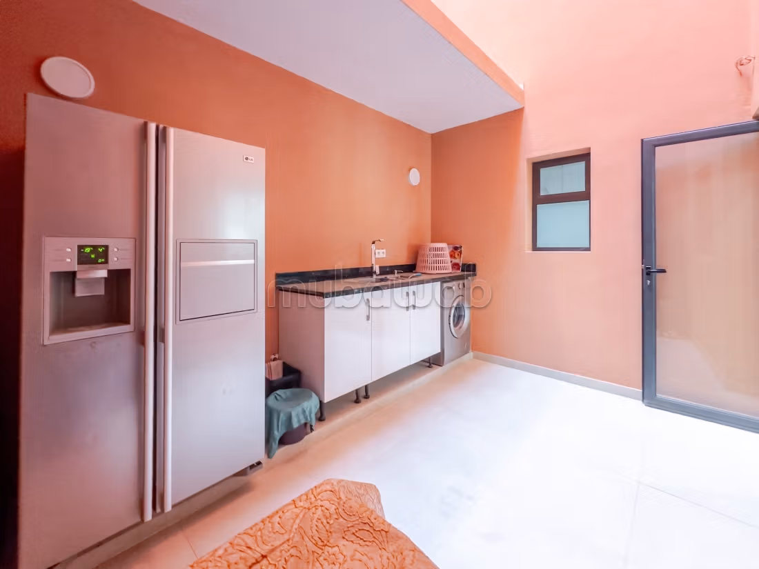 Location d'un appartement à Route de l'Ourika. 1 Pièce. Porte blindée, sécurité